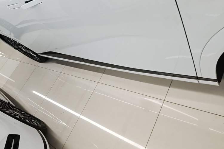 Used XPeng X9 2025 740 Ultra-Long Range Max Right Side Sill