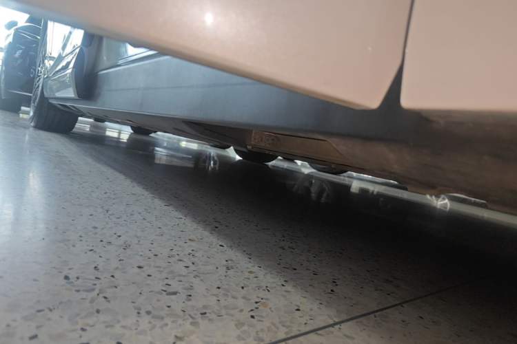 Used XPeng X9 2025 740 Ultra-Long Range Max Right Side Sill