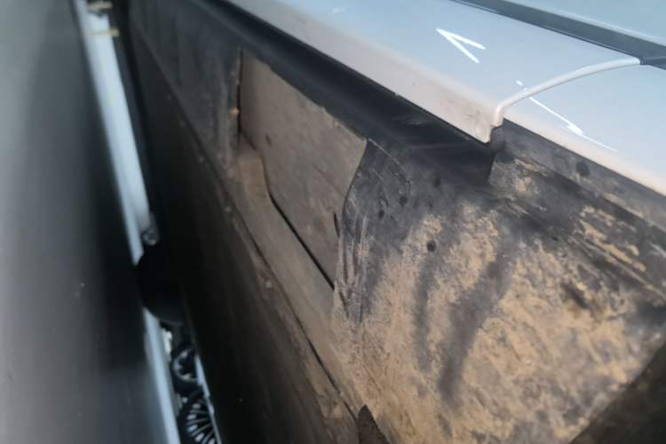 Used XPeng X9 2025 740 Ultra-Long Range Max Right Side Sill