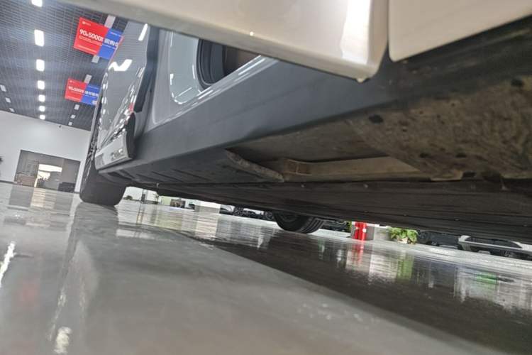 Used XPeng X9 2025 740 Ultra-Long Range Max Right Side Sill