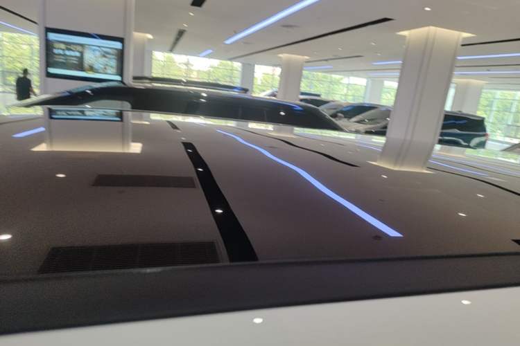 Used XPeng X9 2025 740 Ultra-Long Range Max Roof