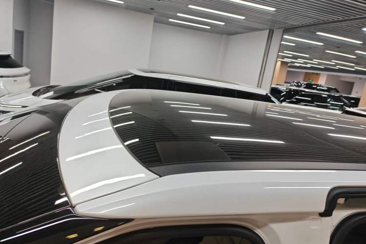 Used XPeng X9 2025 740 Ultra-Long Range Max Roof