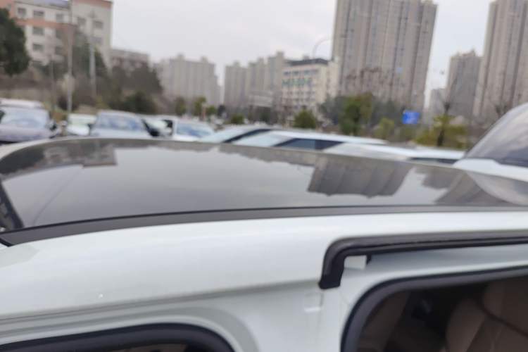 Used XPeng X9 2025 740 Ultra-Long Range Max Roof
