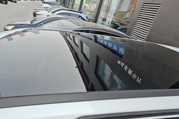 Used XPeng X9 2025 740 Ultra-Long Range Max Roof