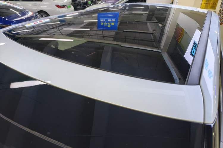 Used XPeng X9 2025 740 Ultra-Long Range Max Roof