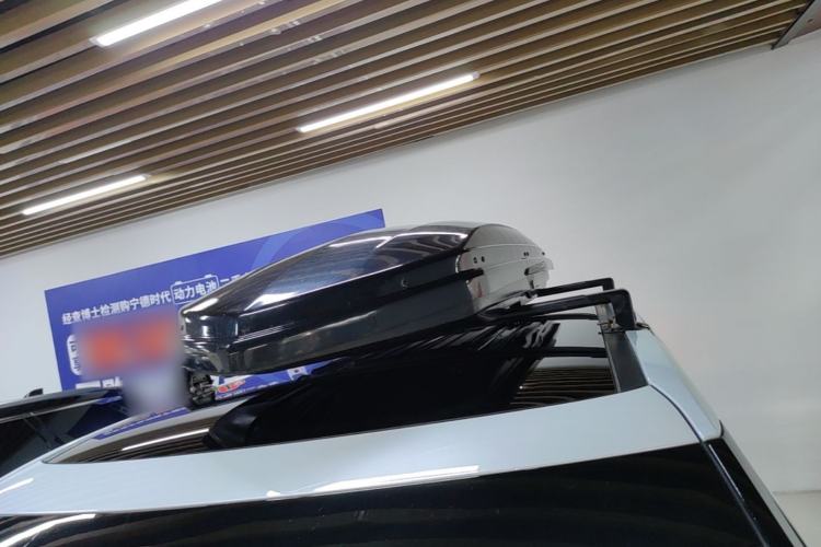 Used XPeng X9 2025 740 Ultra-Long Range Max Roof