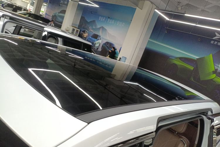 Used XPeng X9 2025 740 Ultra-Long Range Max Roof