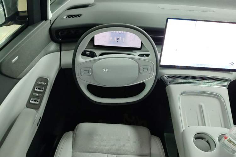 Used XPeng X9 2025 650 Long-Range Max Steering Wheel