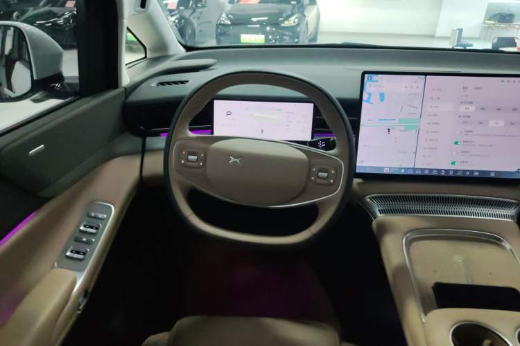 Used XPeng X9 2025 740 Ultra-Long Range Max Steering Wheel
