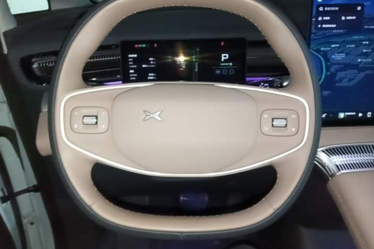 Used XPeng X9 2025 740 Ultra-Long Range Max Steering Wheel