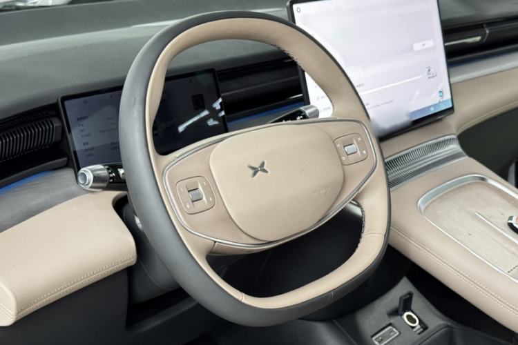 Used XPeng X9 2025 740 Ultra-Long Range Max Steering Wheel
