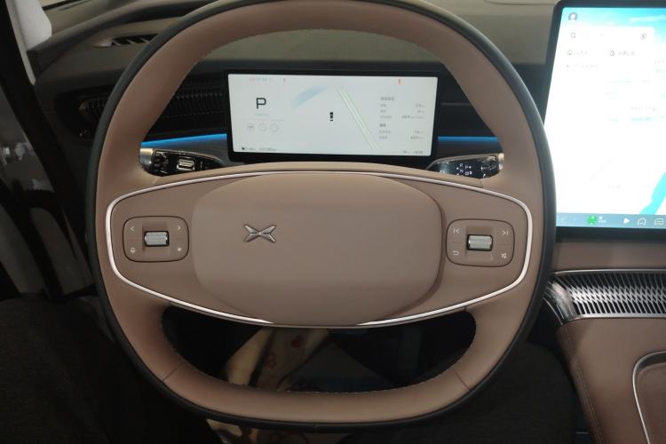 Used XPeng X9 2025 740 Ultra-Long Range Max Steering Wheel