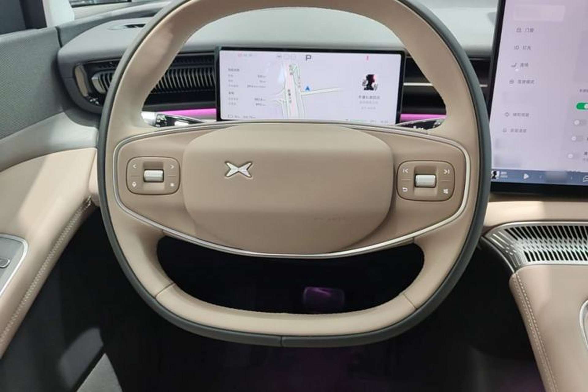 Used XPeng X9 2025 740 Ultra-Long Range Max Steering Wheel