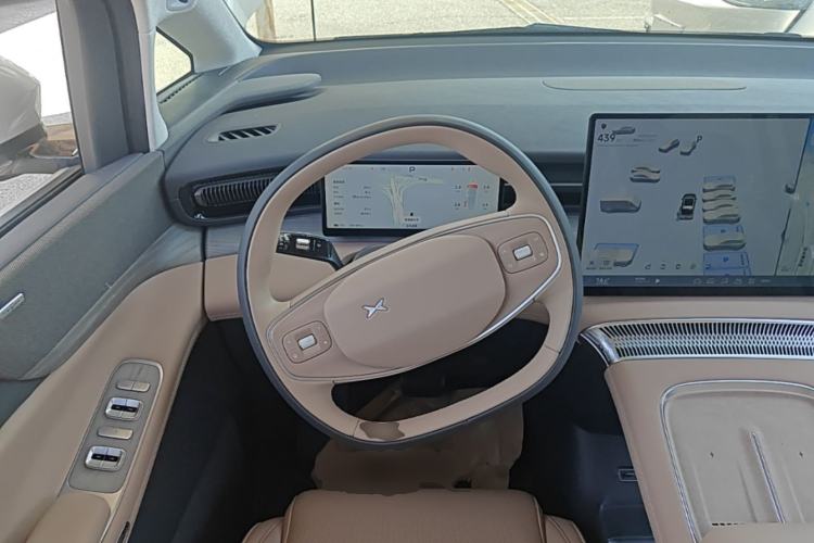 Used XPeng X9 2025 740 Ultra-Long Range Max Steering Wheel