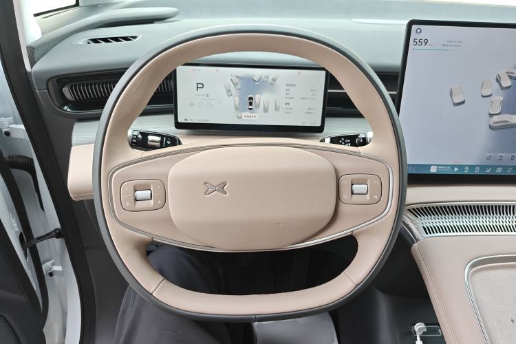 Used XPeng X9 2025 740 Ultra-Long Range Max Steering Wheel