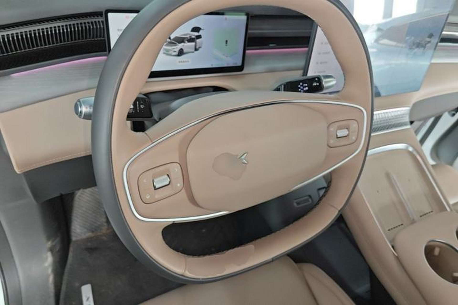 Used XPeng X9 2025 740 Ultra-Long Range Max Steering Wheel