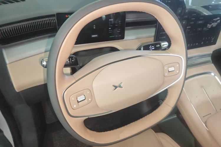 Used XPeng X9 2025 740 Ultra-Long Range Max Steering Wheel