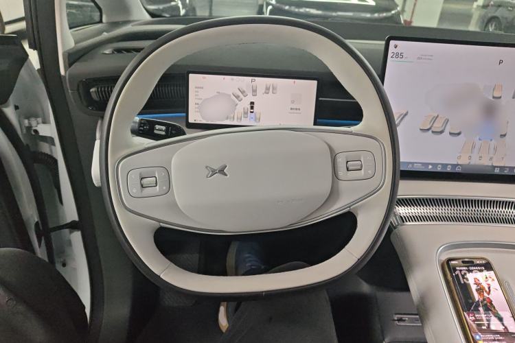 Used XPeng X9 2025 650 Long-Range Max Steering Wheel