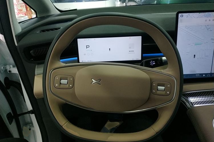Used XPeng X9 2025 740 Ultra-Long Range Max Steering Wheel