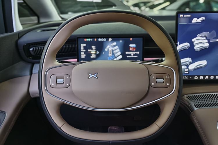 Used XPeng X9 2025 740 Ultra-Long Range Max Steering Wheel
