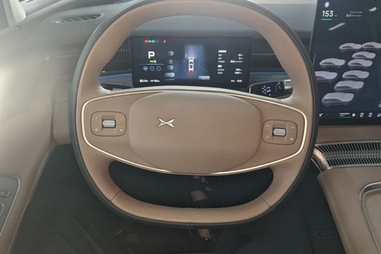 Used XPeng X9 2025 740 Ultra-Long Range Max Steering Wheel