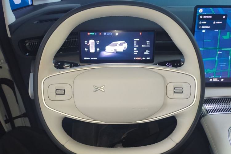 Used XPeng X9 2025 650 Long-Range Max Steering Wheel