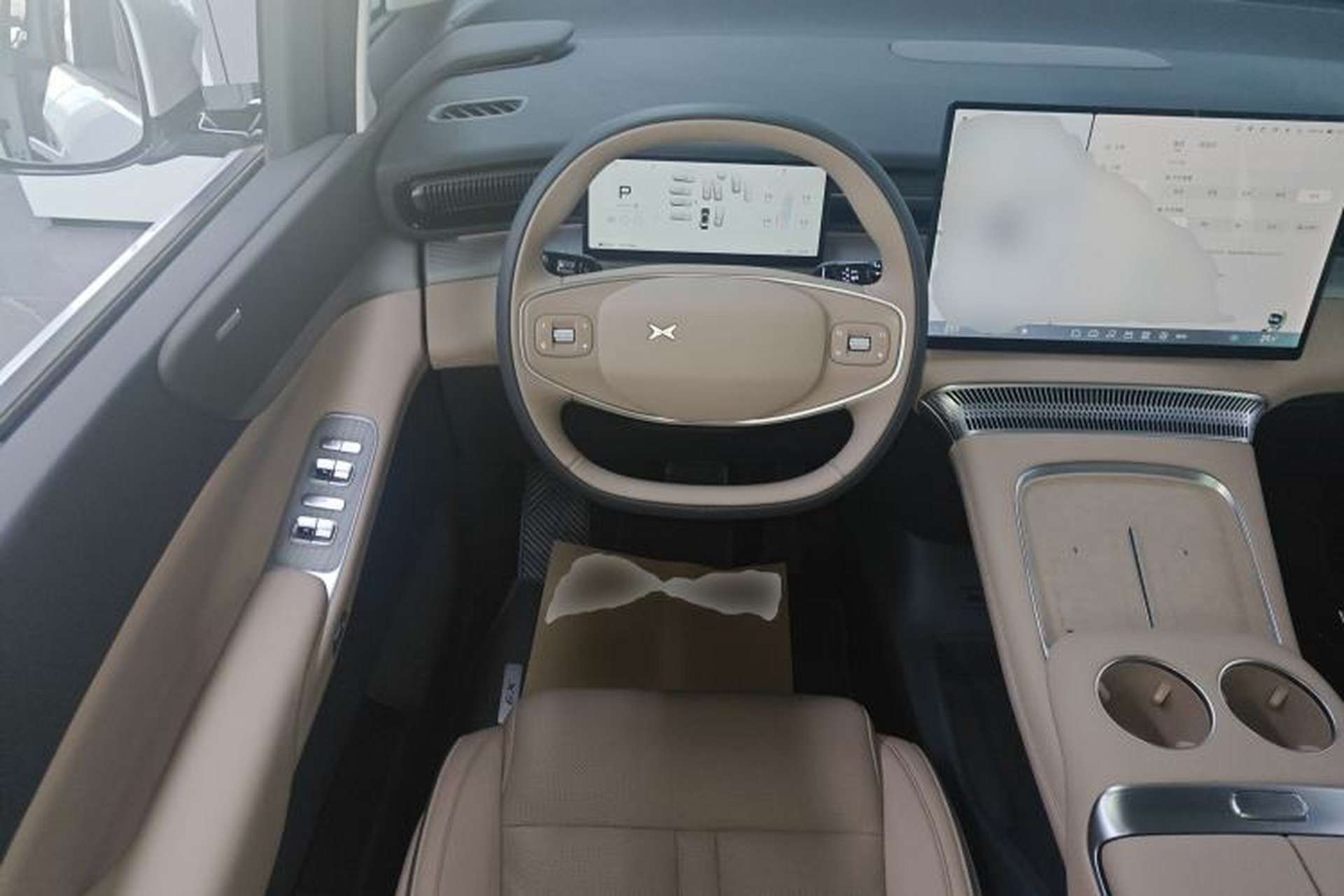 Used XPeng X9 2025 740 Ultra-Long Range Max Steering Wheel