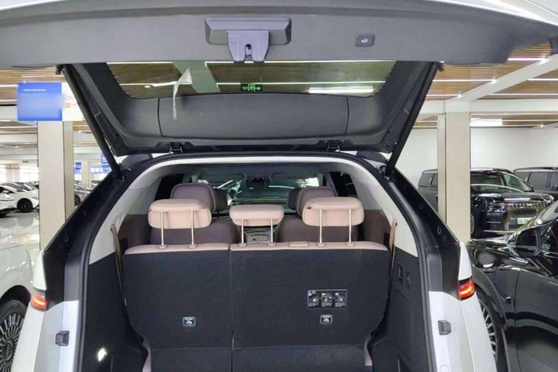 Used XPeng X9 2025 740 Ultra-Long Range Max Trunk