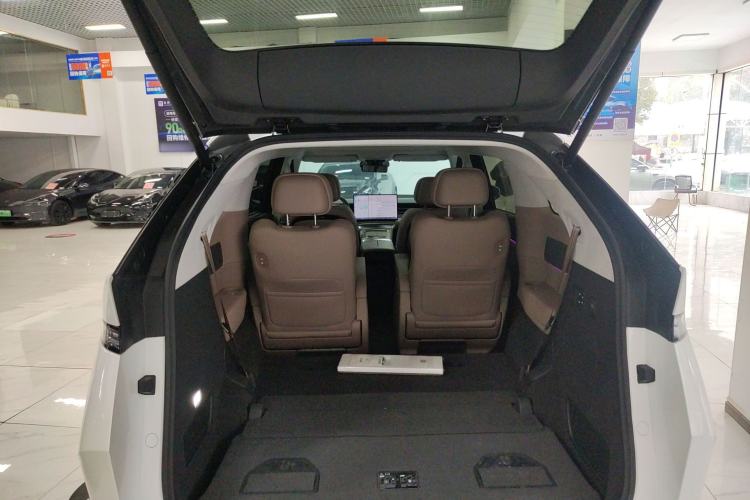 Used XPeng X9 2025 740 Ultra-Long Range Max Trunk