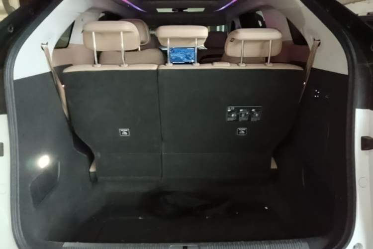 Used XPeng X9 2025 740 Ultra-Long Range Max Trunk