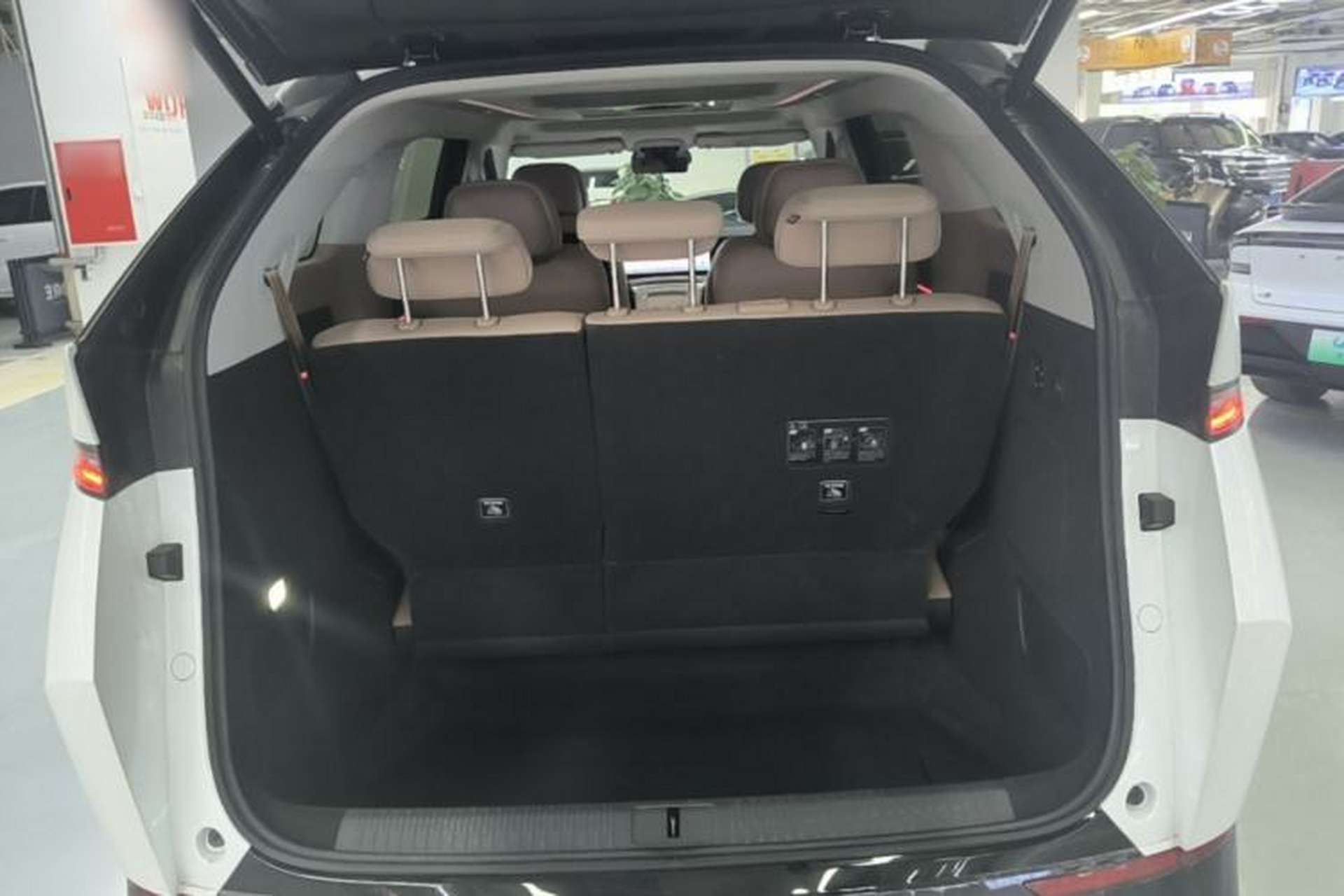 Used XPeng X9 2025 740 Ultra-Long Range Max Trunk