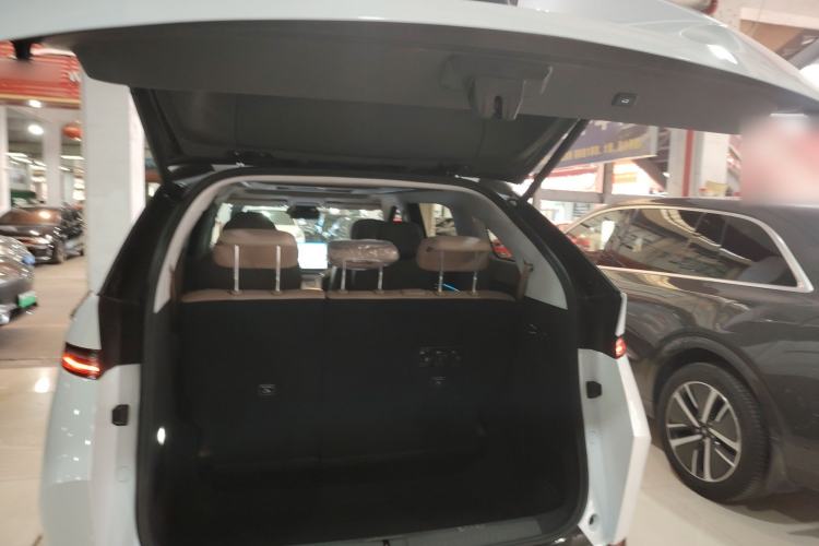 Used XPeng X9 2025 740 Ultra-Long Range Max Trunk