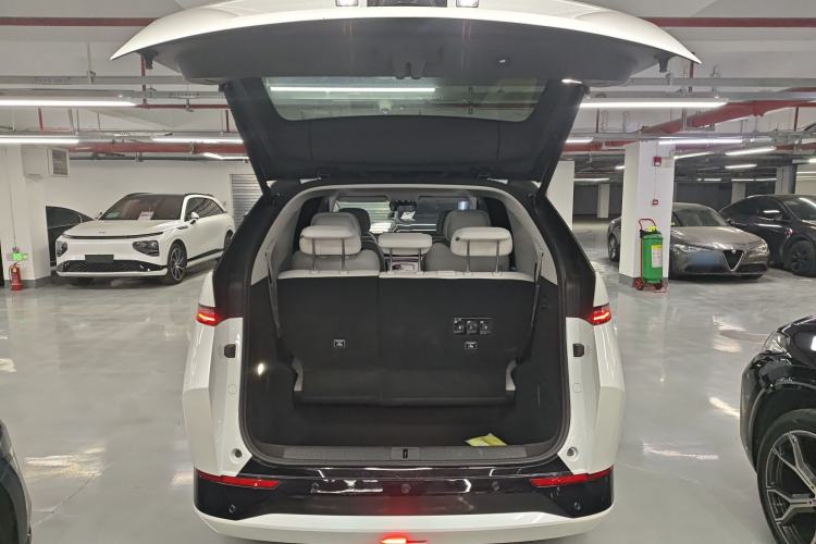 Used XPeng X9 2025 650 Long-Range Max Trunk