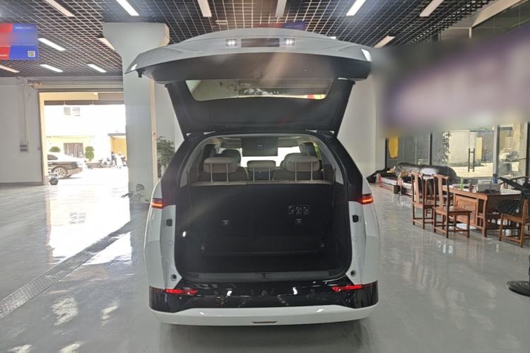 Used XPeng X9 2025 740 Ultra-Long Range Max Trunk