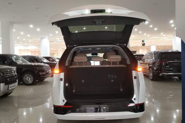 Used XPeng X9 2025 740 Ultra-Long Range Max Trunk