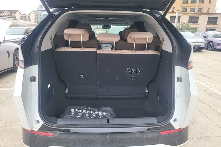 Used XPeng X9 2025 740 Ultra-Long Range Max Trunk