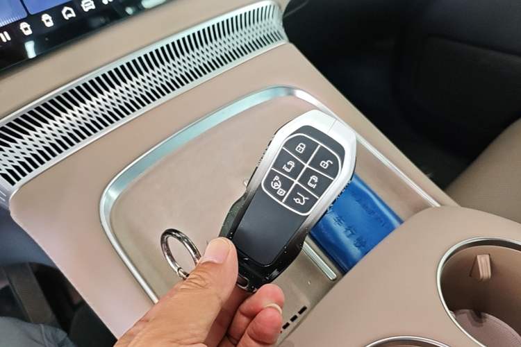 Used XPeng X9 2025 740 Ultra-Long Range Max Vehicle Key