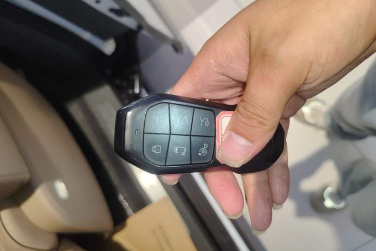 Used XPeng X9 2025 740 Ultra-Long Range Max Vehicle Key