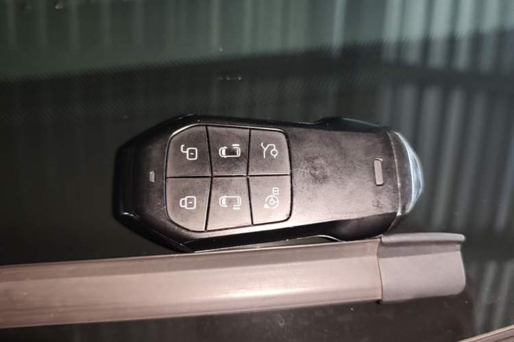 Used XPeng X9 2025 740 Ultra-Long Range Max Vehicle Key
