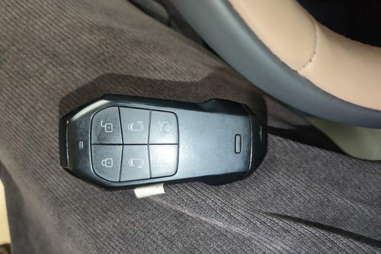 Used XPeng X9 2025 740 Ultra-Long Range Max Vehicle Key