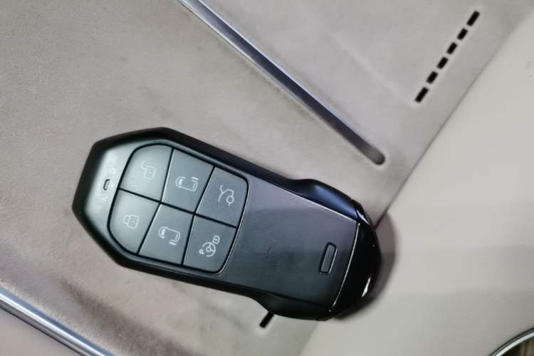 Used XPeng X9 2025 740 Ultra-Long Range Max Vehicle Key