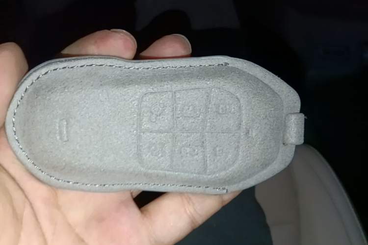 Used XPeng X9 2025 740 Ultra-Long Range Max Vehicle Key