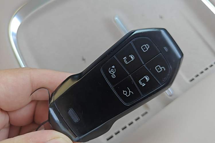 Used XPeng X9 2025 740 Ultra-Long Range Max Vehicle Key