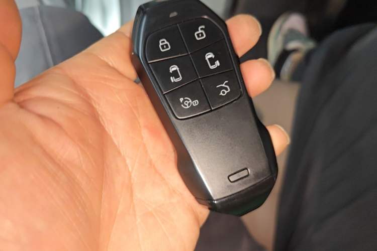 Used XPeng X9 2025 740 Ultra-Long Range Max Vehicle Key