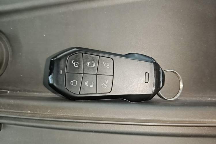 Used XPeng X9 2025 740 Ultra-Long Range Max Vehicle Key