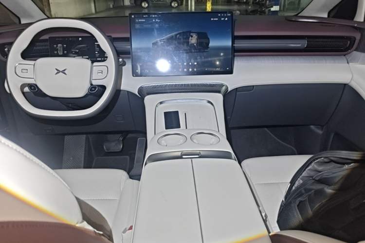 Used XPeng X9 2026 Model—Range-Extended Version 1602 Ultra Center Console
