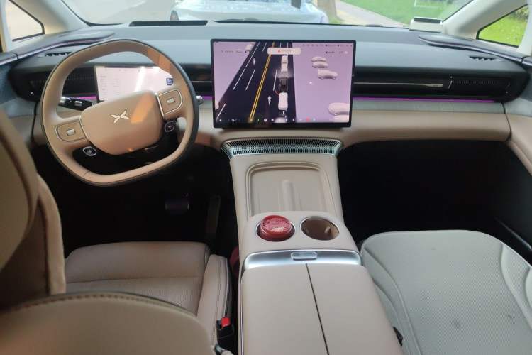 Used XPeng X9 2026 Model—Range-Extended Version 1602 Max Center Console