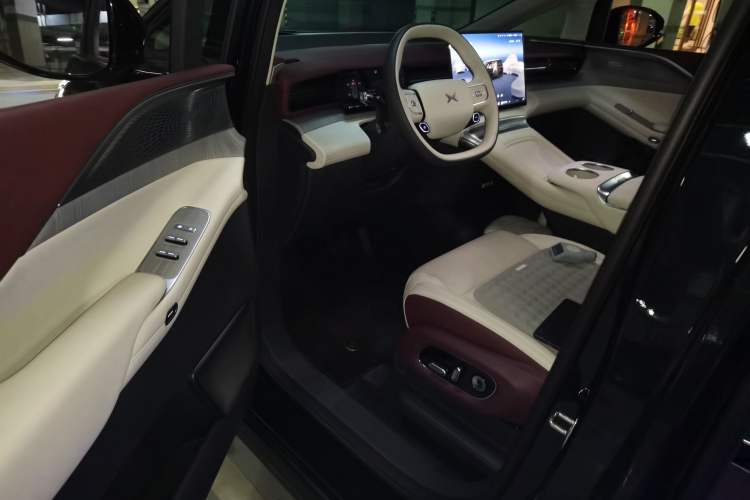 Used XPeng X9 2026 Model—Range-Extended Version 1602 Max Driver Seat
