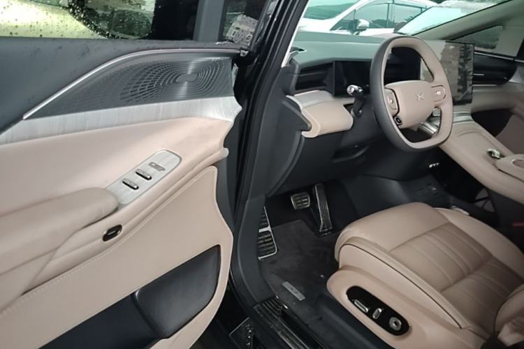Used XPeng X9 2026 Model—Range-Extended Version 1602 Max Driver Seat