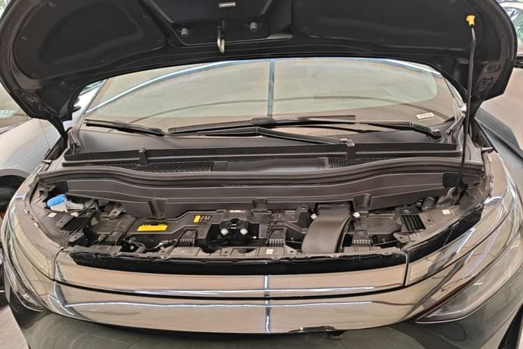 Used XPeng X9 2026 Model—Range-Extended Version 1602 Ultra Engine Bay